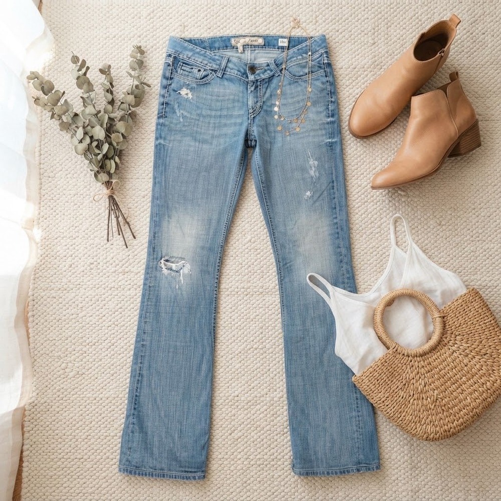 BKE Stella Bootcut Distressed Jeans Light Wash 28XL Low Rise Y2K Denim *Flaw*